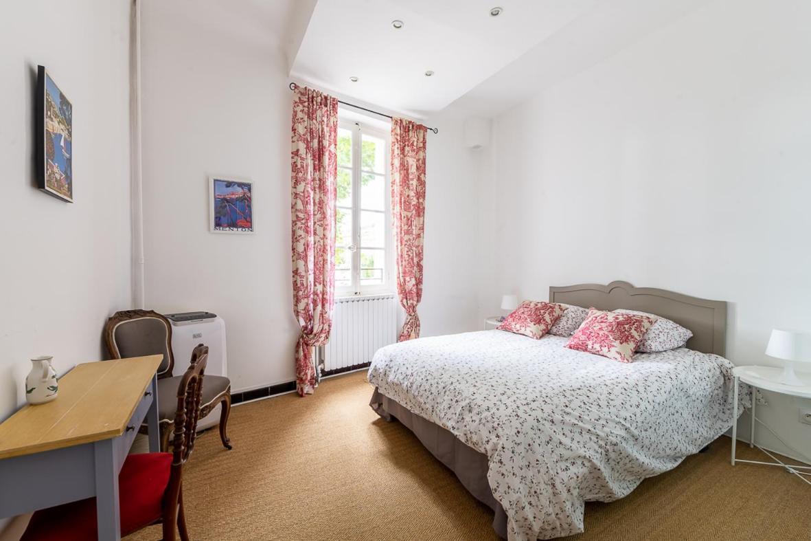 Maison De Maitre 230M² En Plein Coeur Du Village Camps-la-Source Екстериор снимка